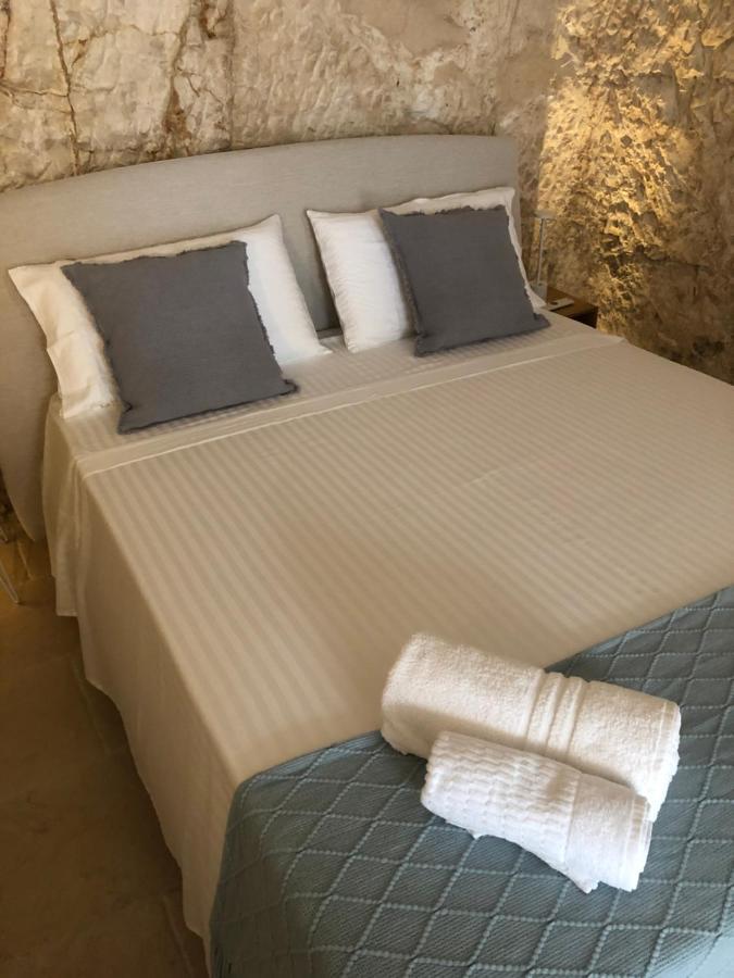 Ca Sotto L'Arco Bed & Breakfast ออสตูนี ภายนอก รูปภาพ