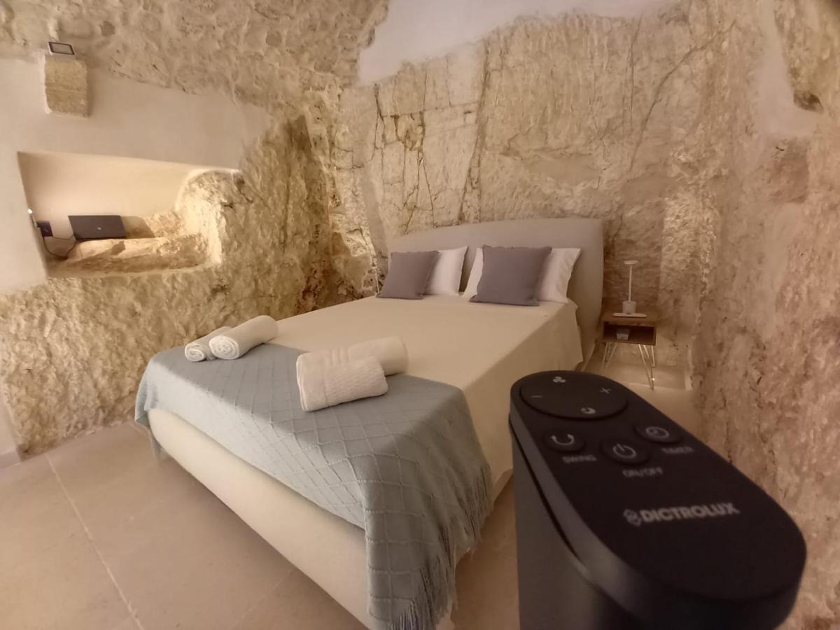 Ca Sotto L'Arco Bed & Breakfast ออสตูนี ภายนอก รูปภาพ