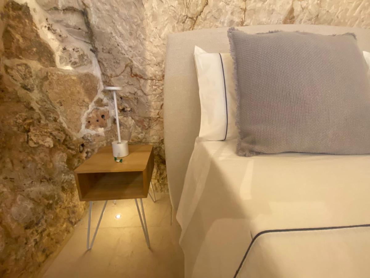 Ca Sotto L'Arco Bed & Breakfast ออสตูนี ภายนอก รูปภาพ