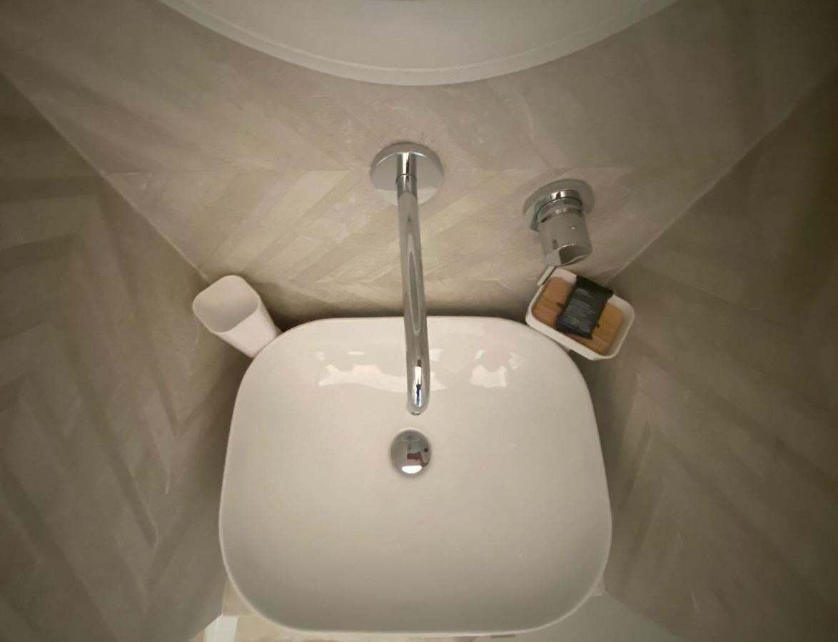 Ca Sotto L'Arco Bed & Breakfast ออสตูนี ภายนอก รูปภาพ