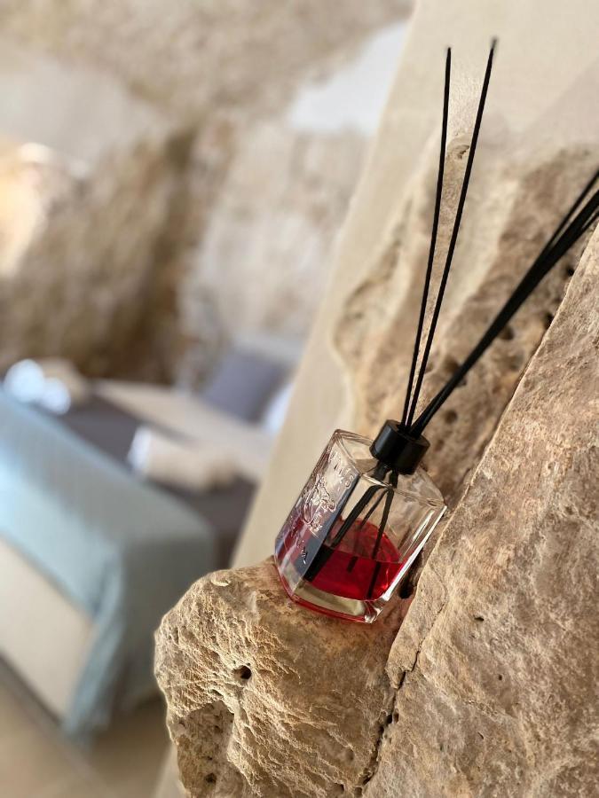 Ca Sotto L'Arco Bed & Breakfast ออสตูนี ภายนอก รูปภาพ