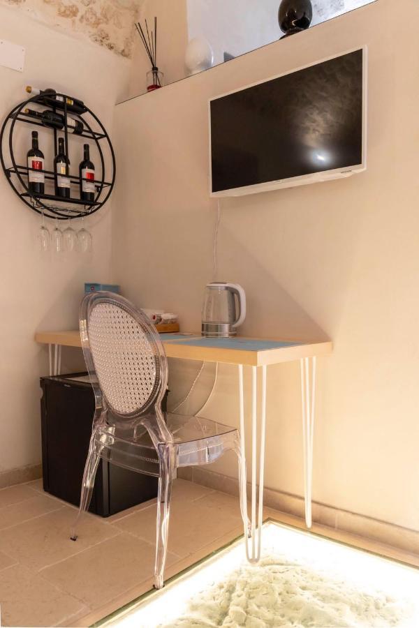 Ca Sotto L'Arco Bed & Breakfast ออสตูนี ภายนอก รูปภาพ