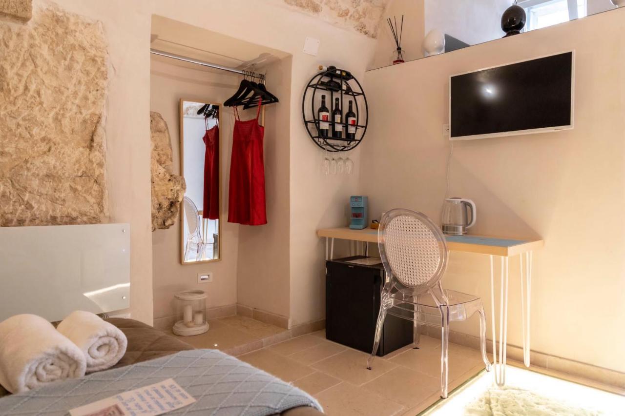 Ca Sotto L'Arco Bed & Breakfast ออสตูนี ภายนอก รูปภาพ