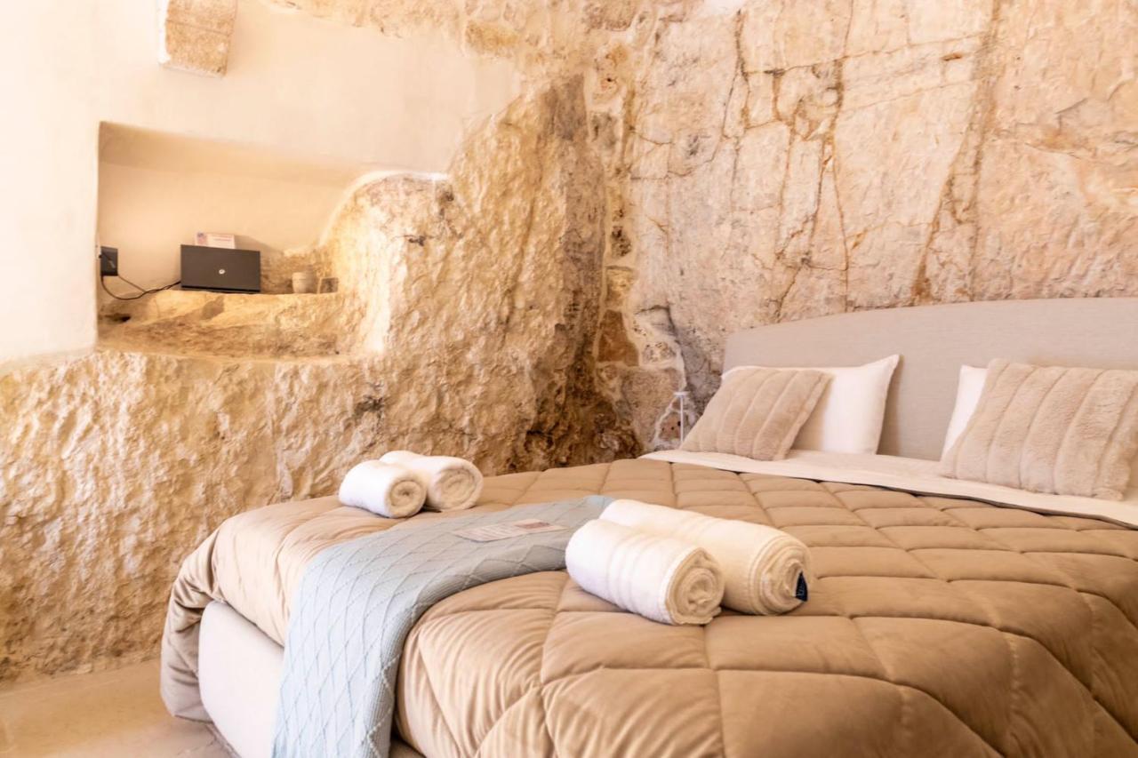 Ca Sotto L'Arco Bed & Breakfast ออสตูนี ภายนอก รูปภาพ