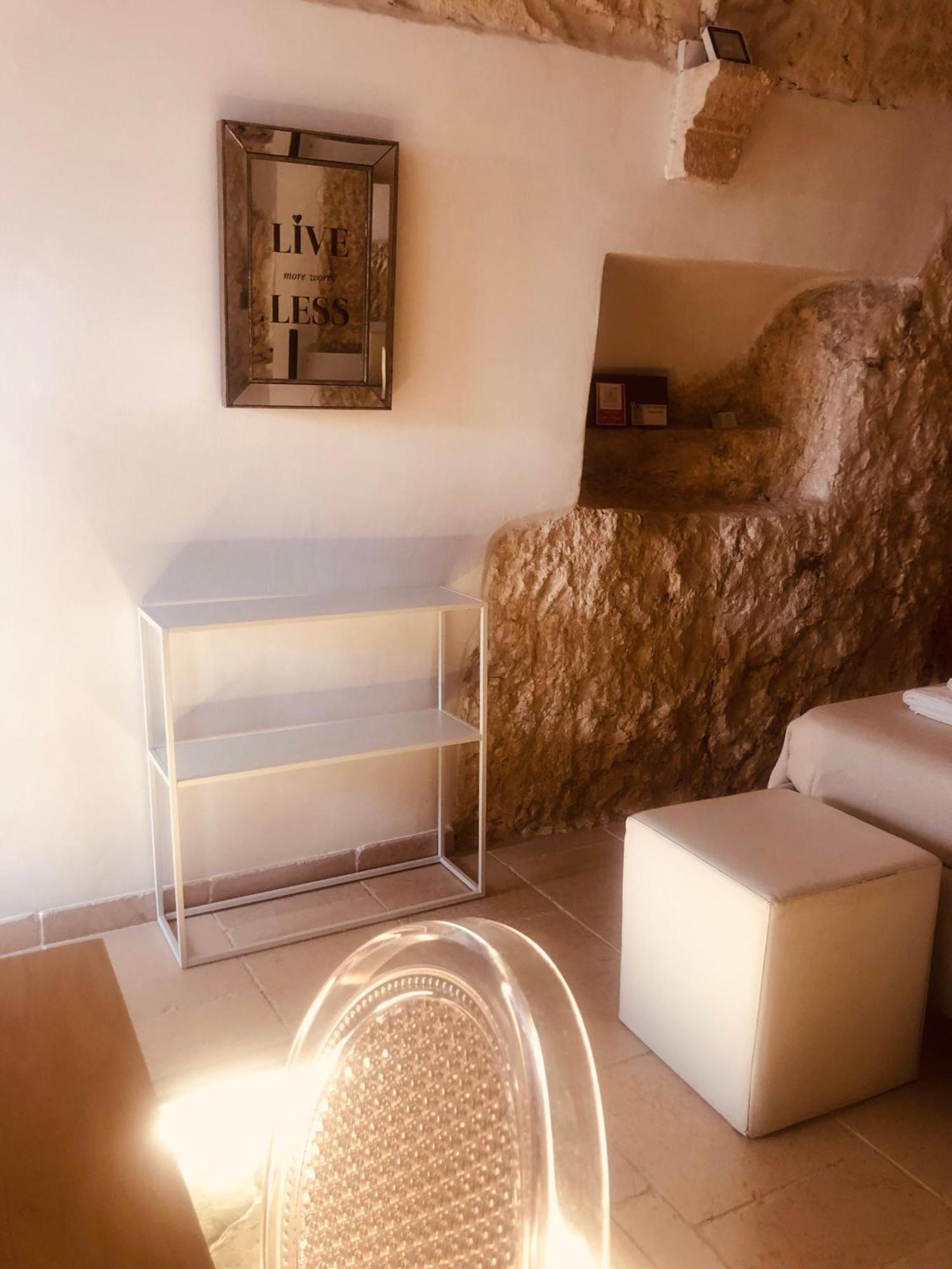 Ca Sotto L'Arco Bed & Breakfast ออสตูนี ภายนอก รูปภาพ