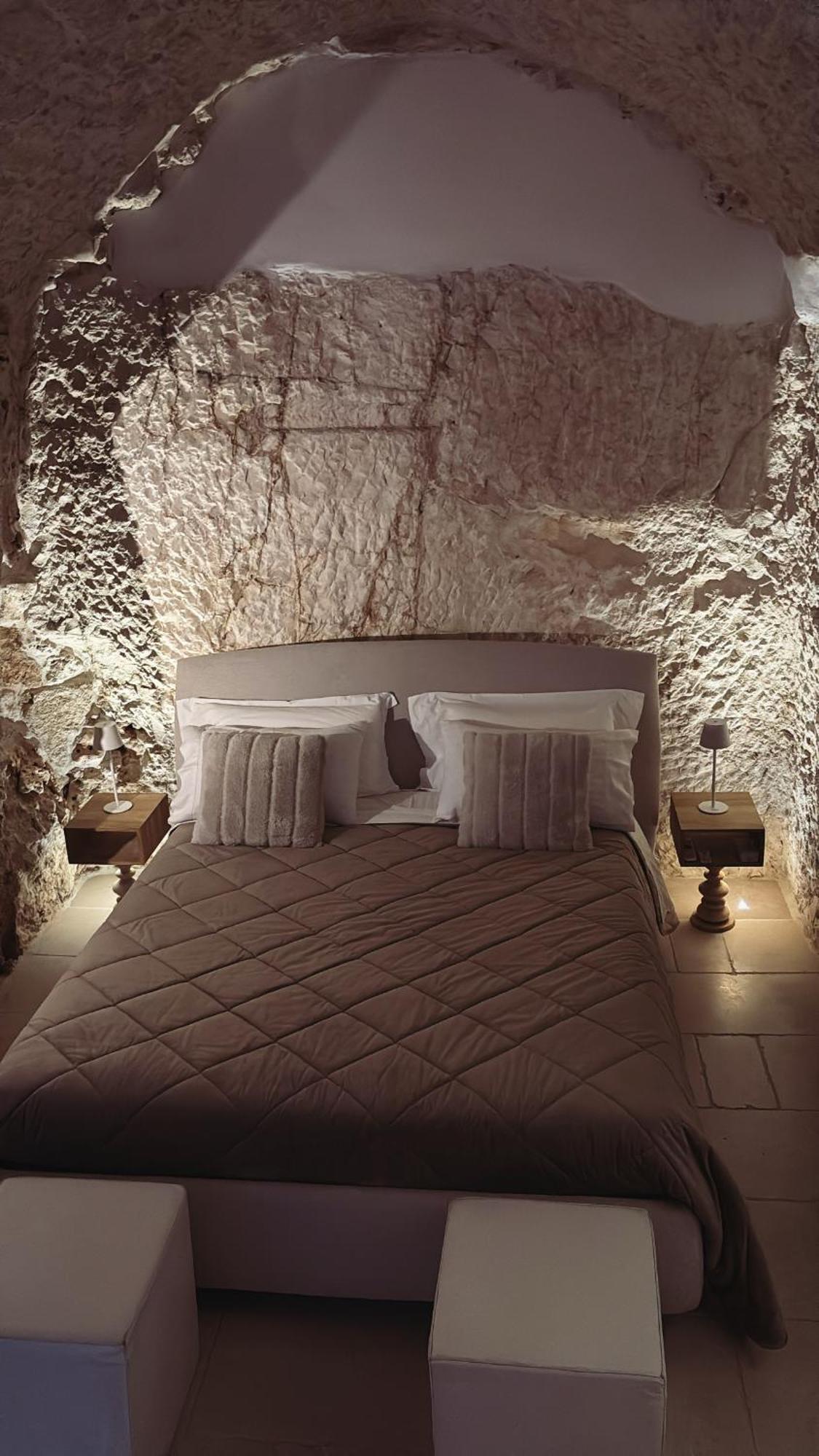 Ca Sotto L'Arco Bed & Breakfast ออสตูนี ภายนอก รูปภาพ